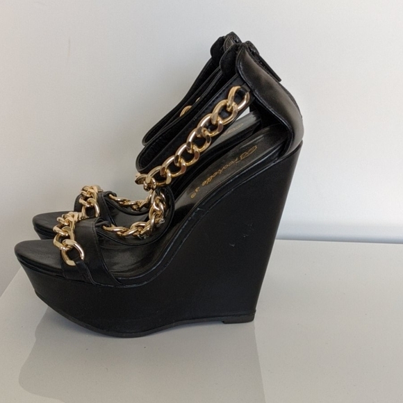 Black wedges w/Gold chains - Picture 3 of 5